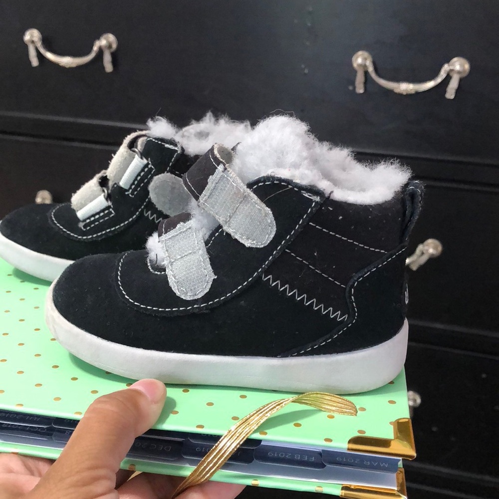 4/5 Ugg boots